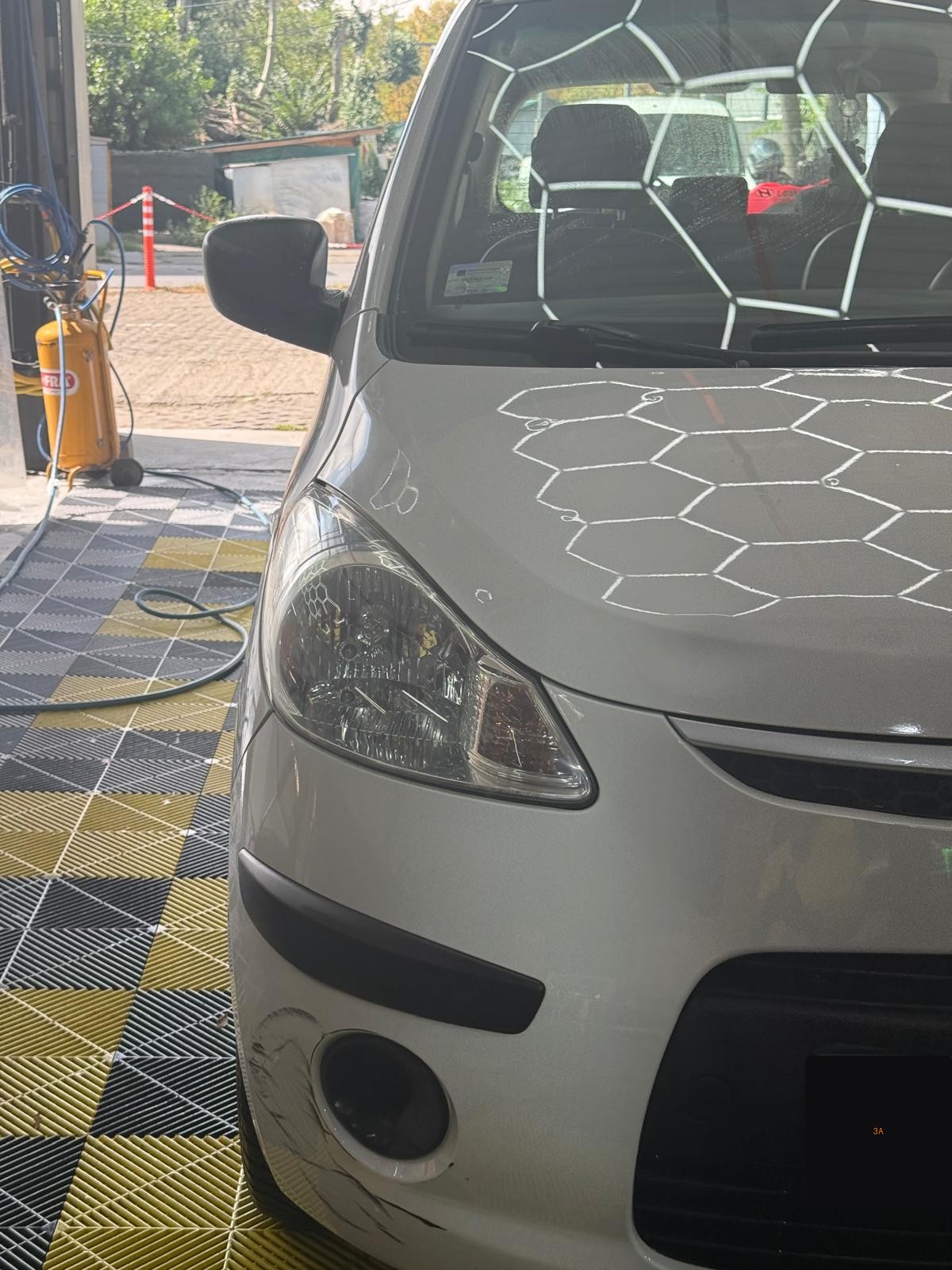 Isti far nakon poliranja — providan i sjajan
